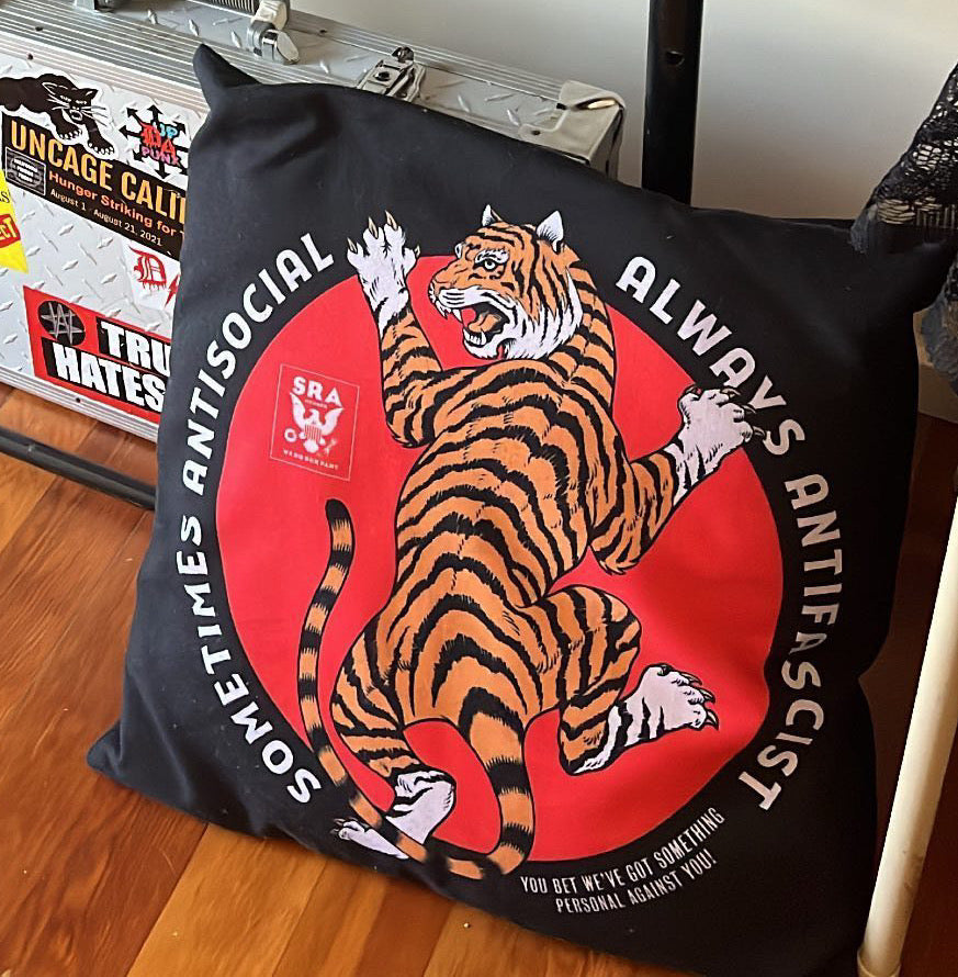Stealworks "Climbing Tiger" Premium Pillow